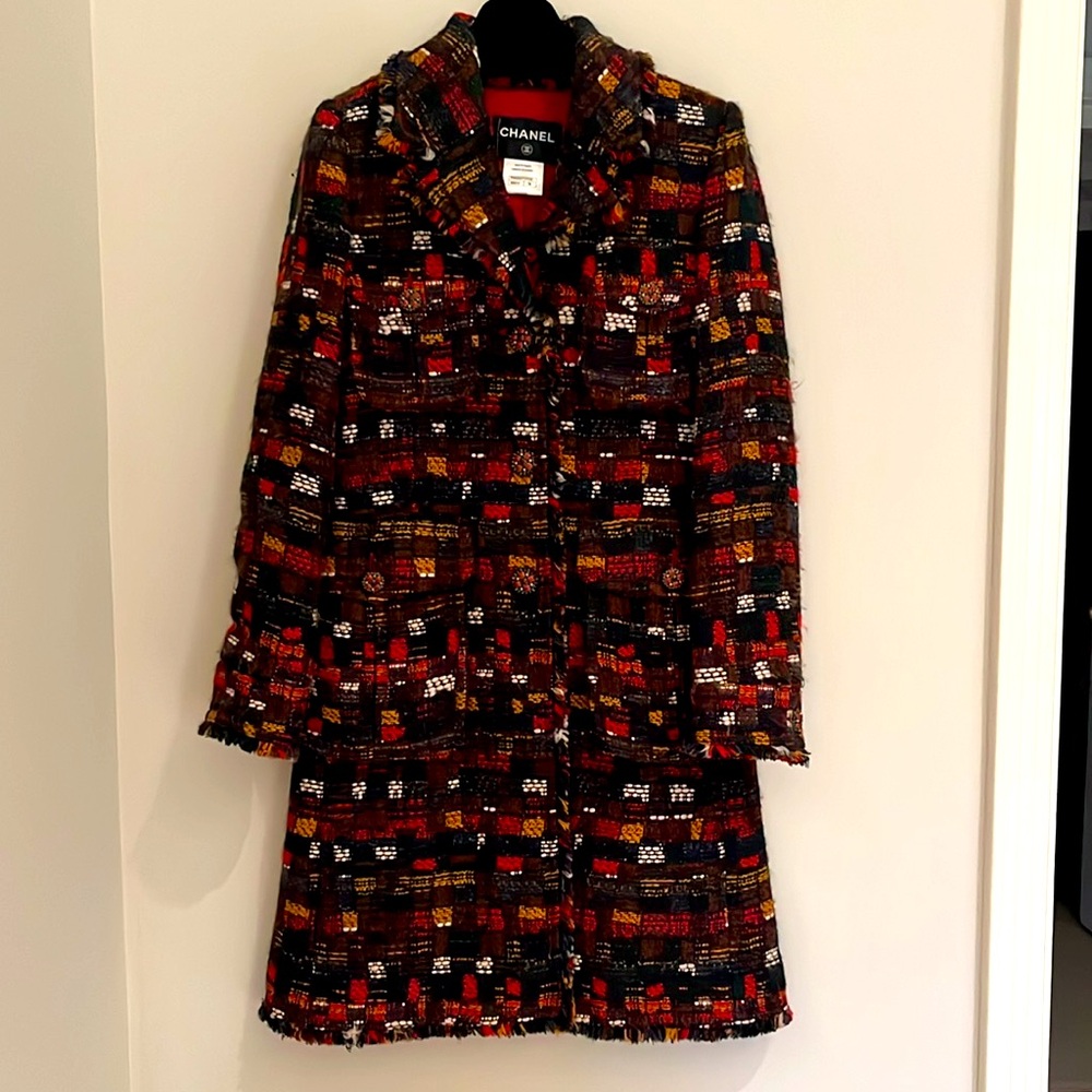 CHANEL Size 38. Worn Twice. Jewel-like Buttons. Black, Cranberry, Gold, White